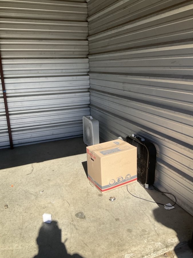 10 x 10 storage unit in Louisville, KY
