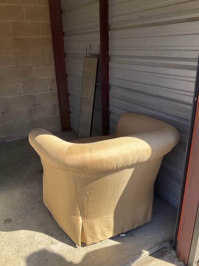 10 x 10 storage unit in Louisville, KY