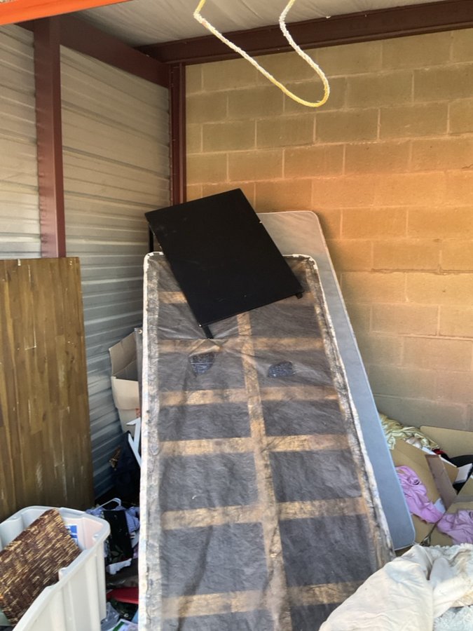 10 x 10 storage unit in Louisville, KY