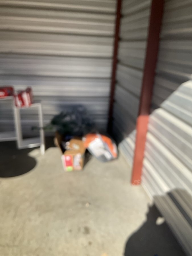 10 x 10 storage unit in Louisville, KY
