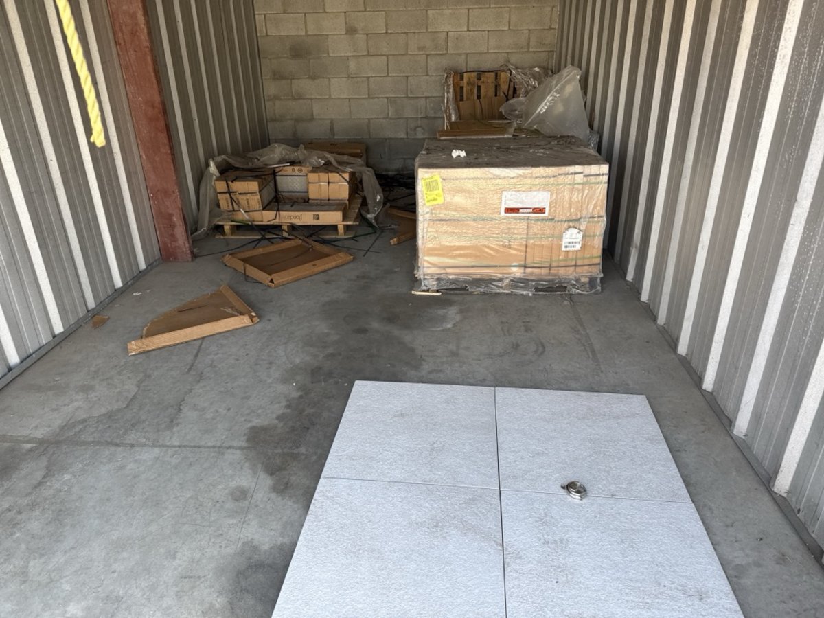10 x 20 storage unit in Louisville, KY