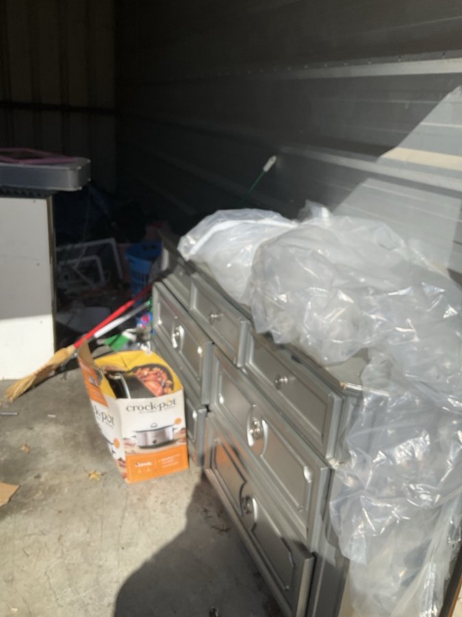 10 x 20 storage unit in Louisville, KY