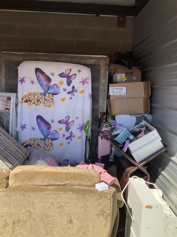 10 x 10 storage unit in Louisville, KY