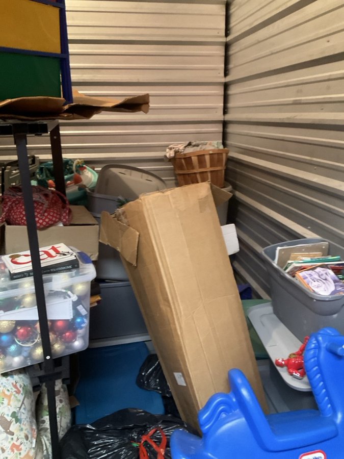 10 x 10 storage unit in Louisville, KY