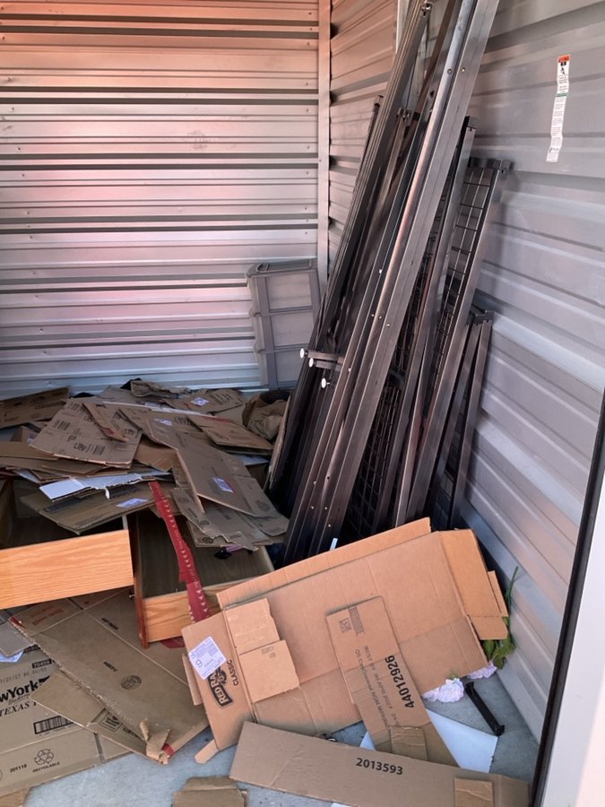 10 x 10 storage unit in Louisville, KY