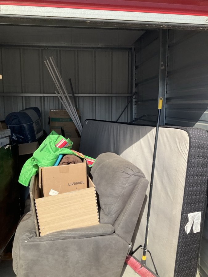 10 x 10 storage unit in Louisville, KY