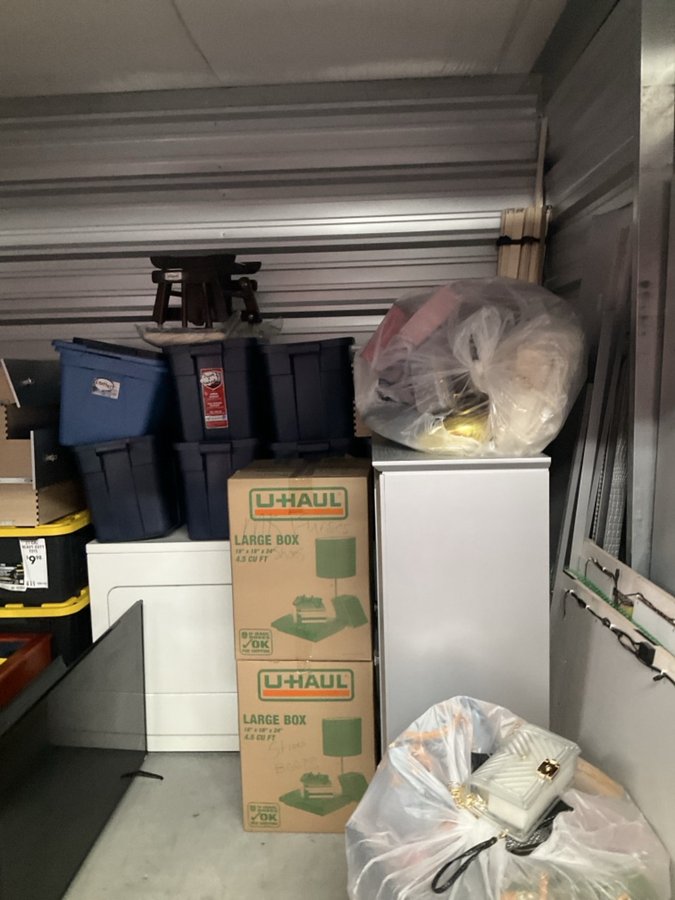 10 x 10 storage unit in Louisville, KY