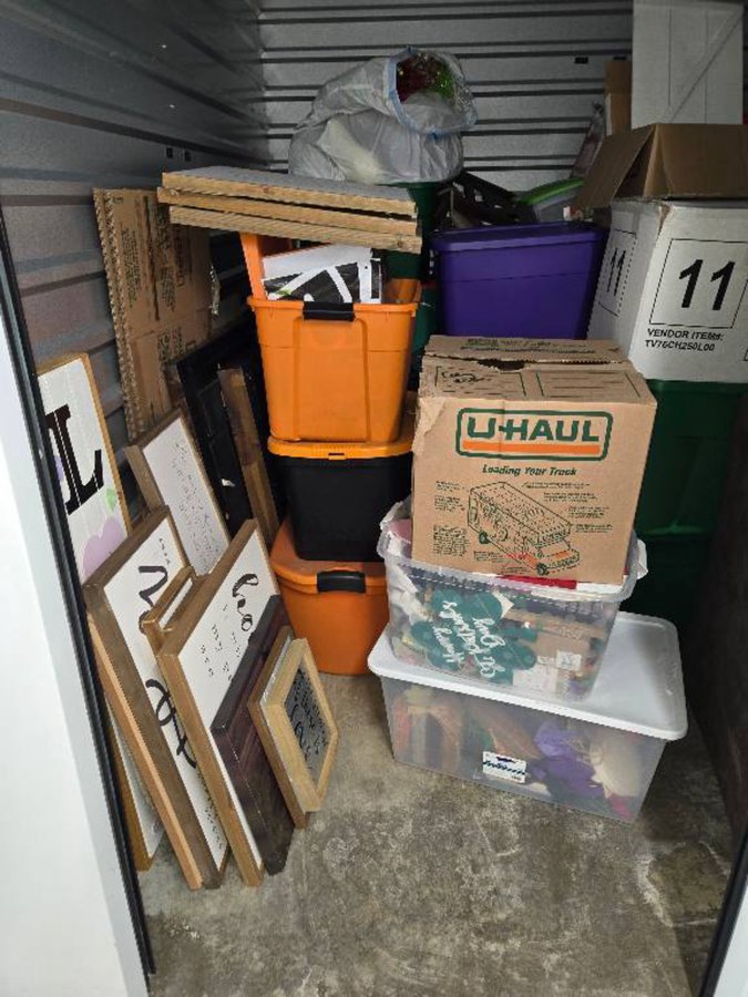 10 x 10 storage unit in Indianapolis, IN