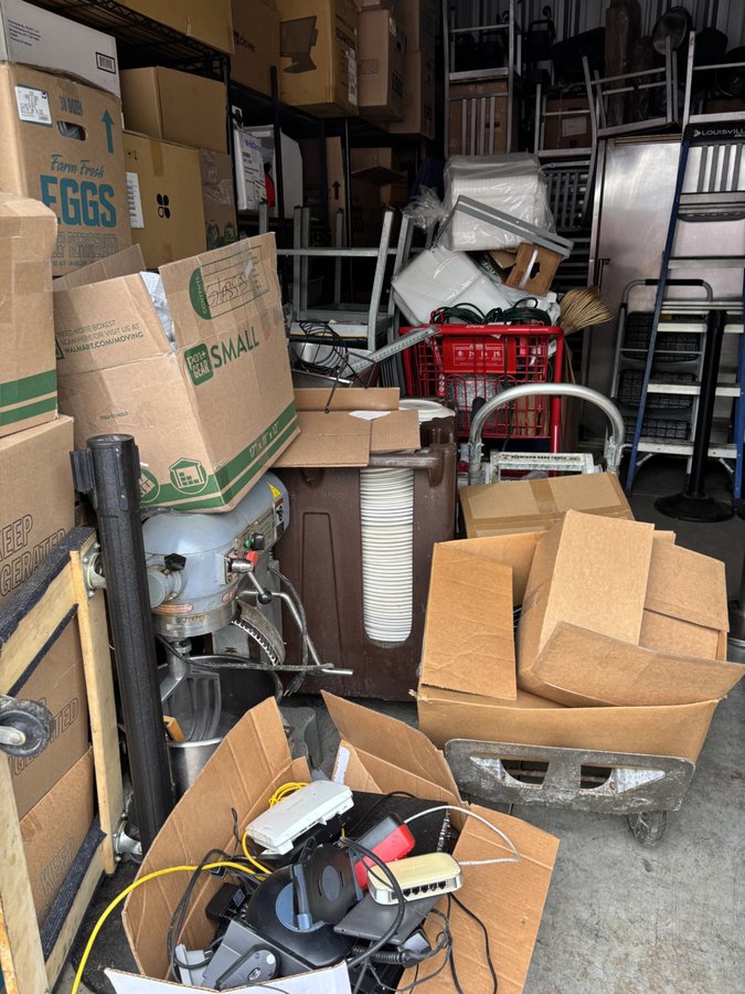 10 x 20 storage unit in Aurora, IL