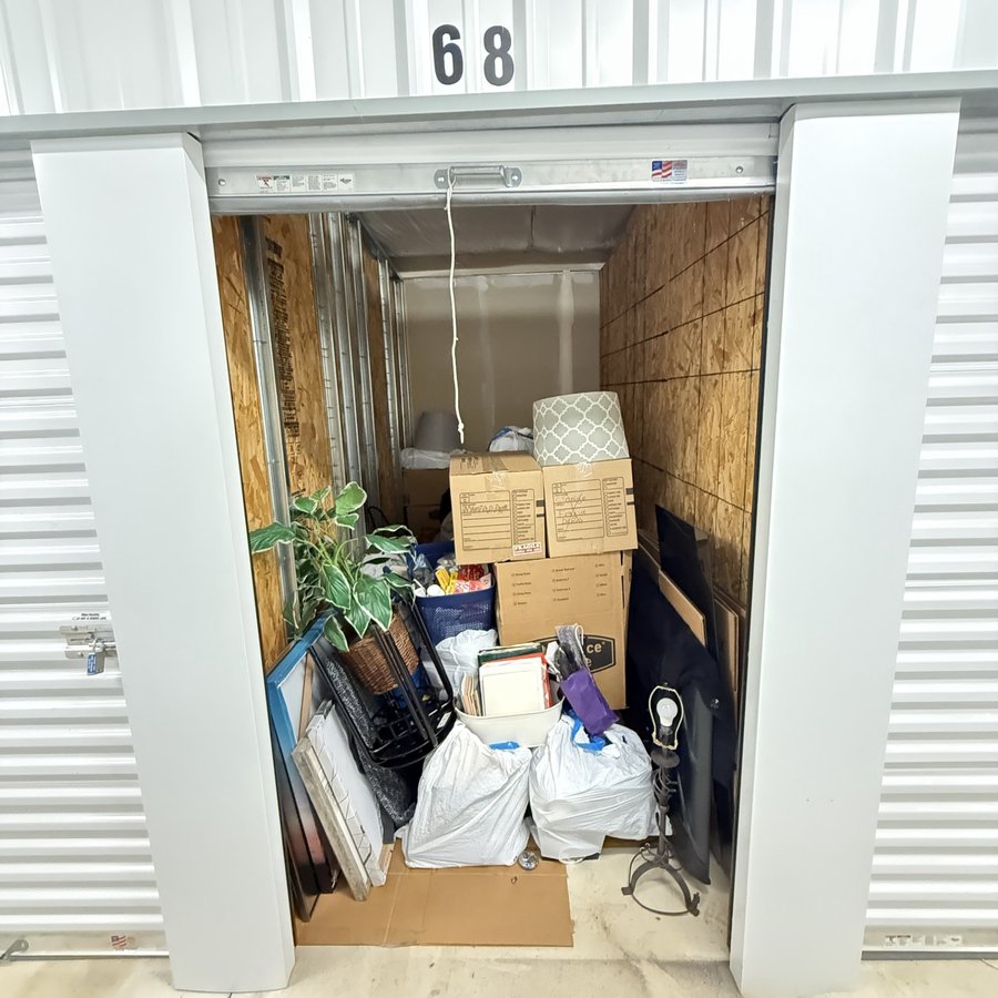 5 x 10 storage unit in Salem, OR