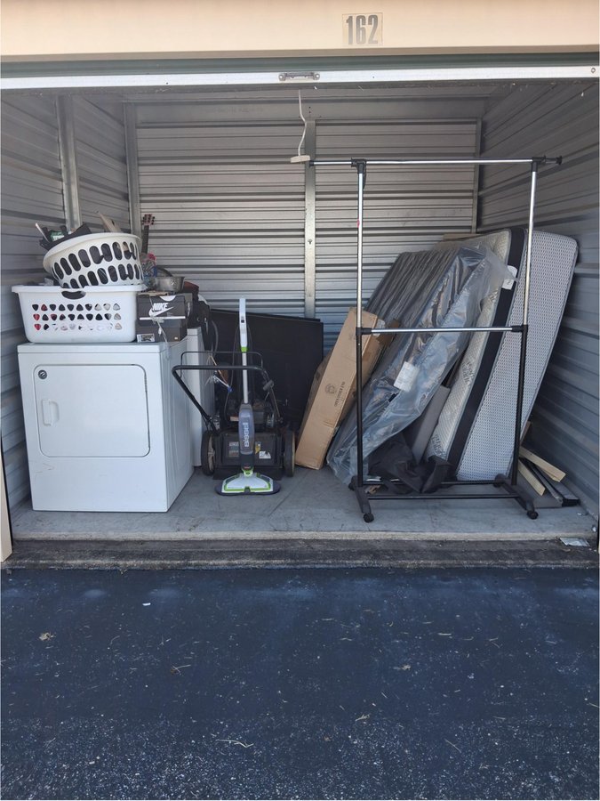10 x 10 storage unit in Evansville, IN
