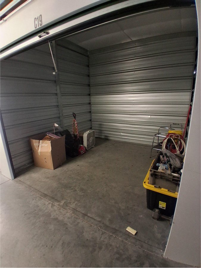 10 x 10 storage unit in Evansville, IN