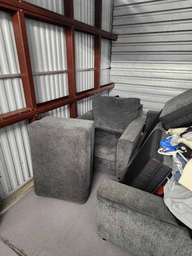 10 x 10 storage unit in Lutz, FL