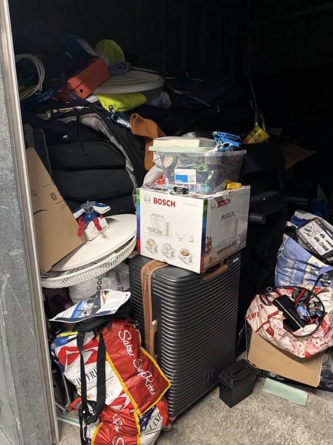 10 x 10 storage unit in Edison, NJ