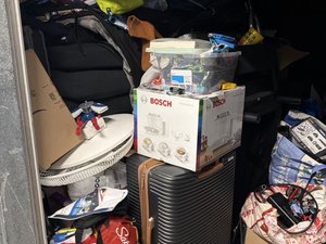 10 x 10 storage unit in Edison, NJ