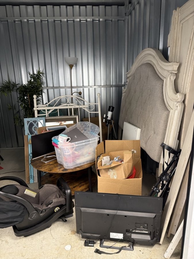 10 x 10 storage unit in Chester, VA