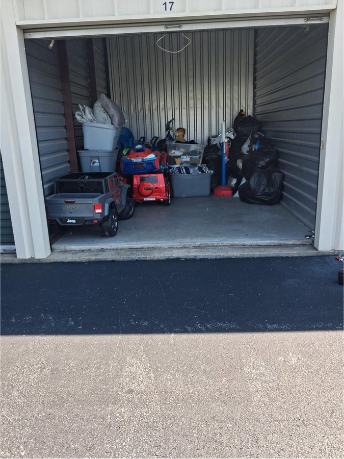 10 x 15 storage unit in Evansville, IN