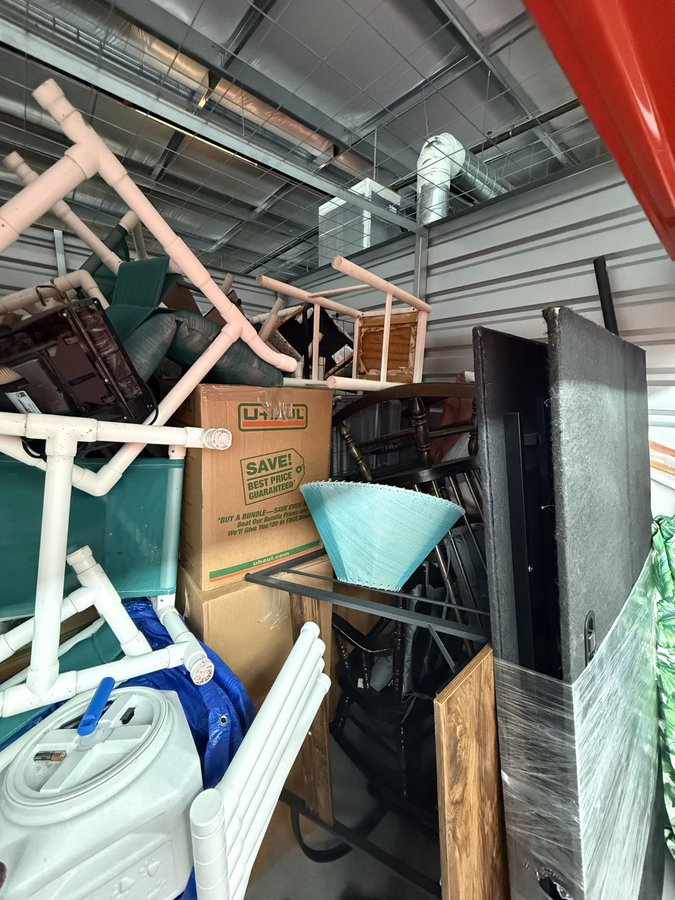 10 x 10 storage unit in Kissimmee, FL