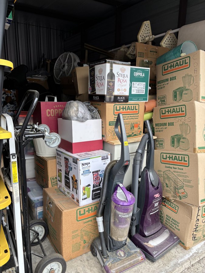 10 x 20 storage unit in Aurora, IL