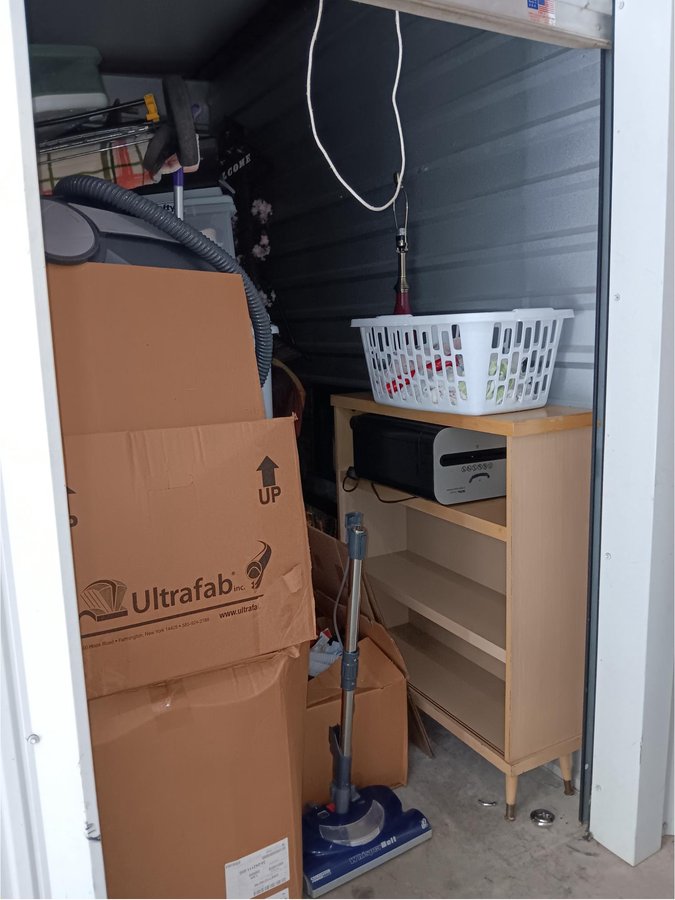 5 x 10 storage unit in Evansville, IN