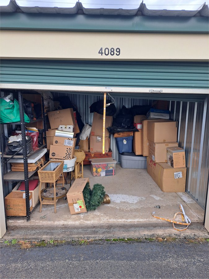 10 x 10 storage unit in Freehold, NJ