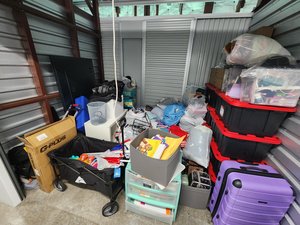 7 x 10 storage unit in Hollywood, FL