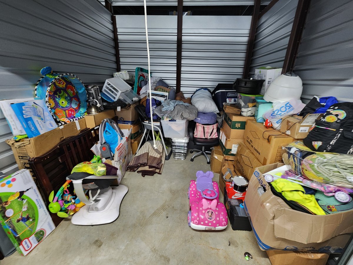 10 x 10 storage unit in Hollywood, FL