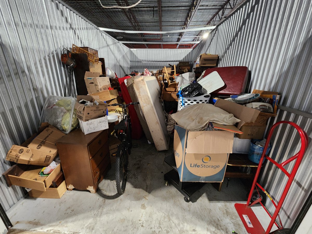 10 x 20 storage unit in Hollywood, FL
