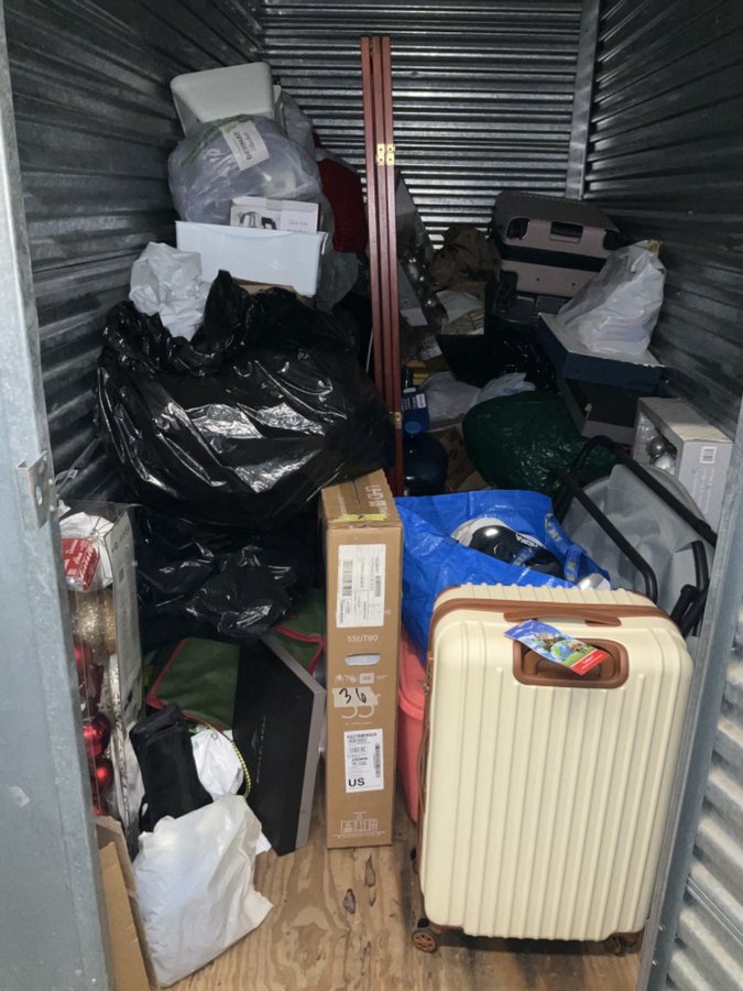 5 x 10 storage unit in Sunland, CA