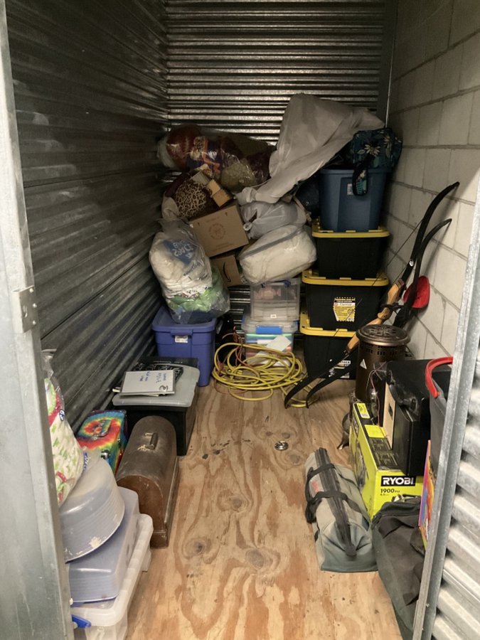 5 x 10 storage unit in Sunland, CA