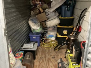 5 x 10 storage unit in Sunland, CA