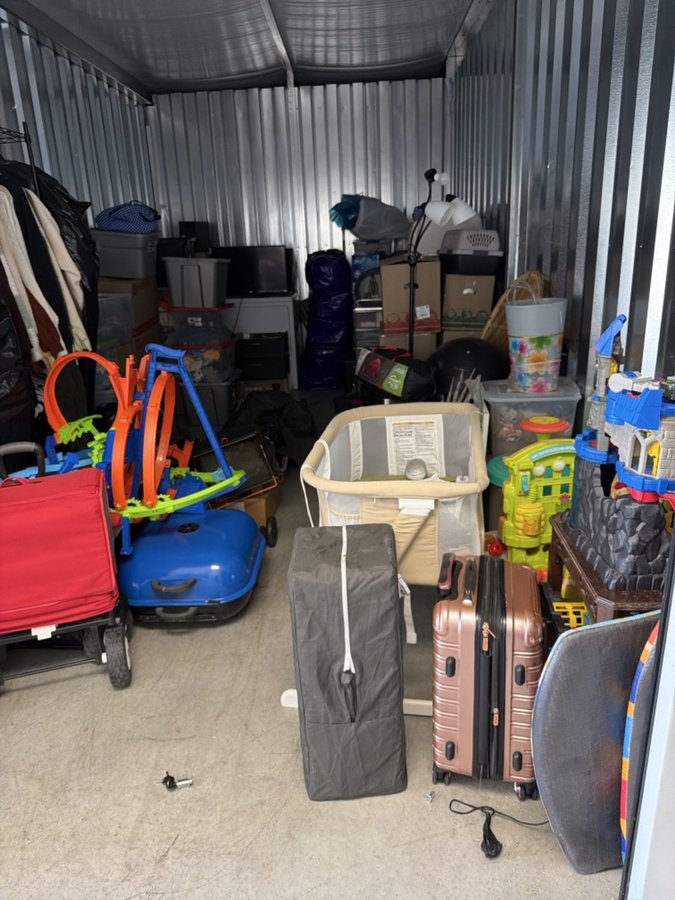 10 x 20 storage unit in Chester, VA