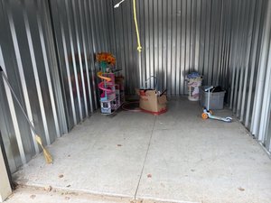 10 x 15 storage unit in Chester, VA