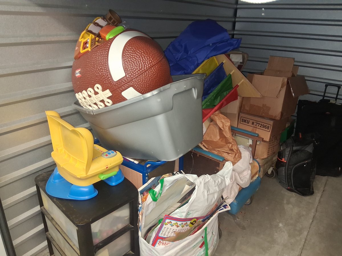 10 x 10 storage unit in Baltimore, MD