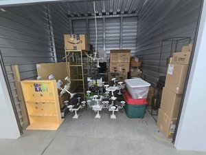 10 x 10 storage unit in Glendale, AZ