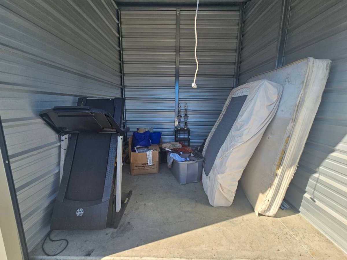 10 x 10 storage unit in Indianapolis, IN