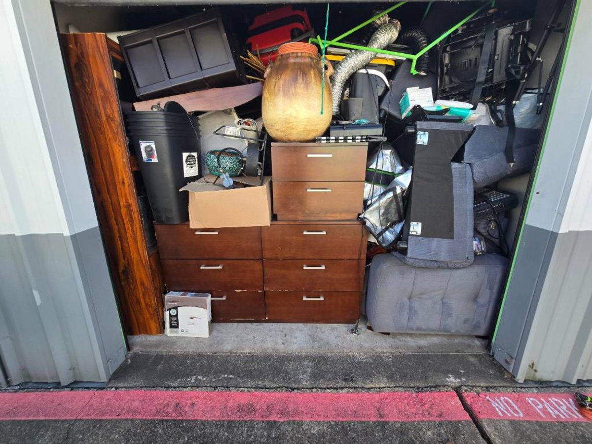 10 x 10 storage unit in Houston, TX
