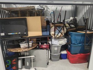 10 x 5 storage unit in Santa Rosa Beach, FL