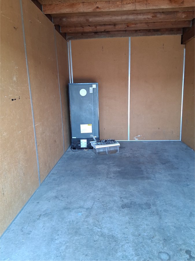 10 x 20 storage unit in Oakland, CA