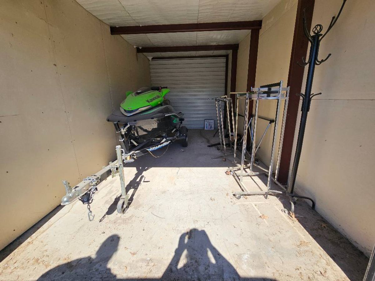 10 x 20 storage unit in Desoto, TX