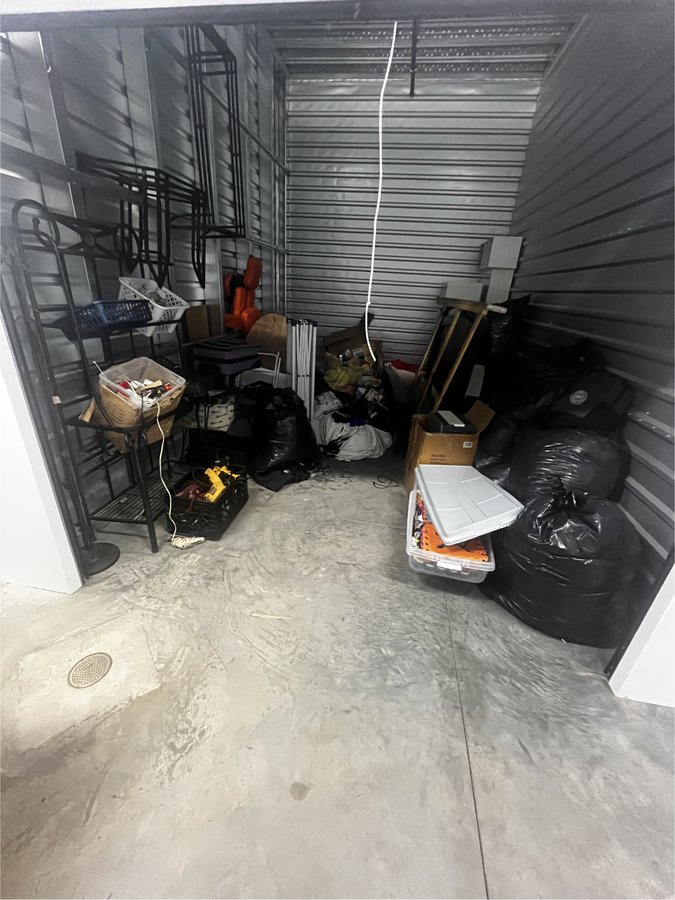 10 x 15 storage unit in Signal Hill, CA