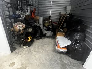 10 x 15 storage unit in Signal Hill, CA