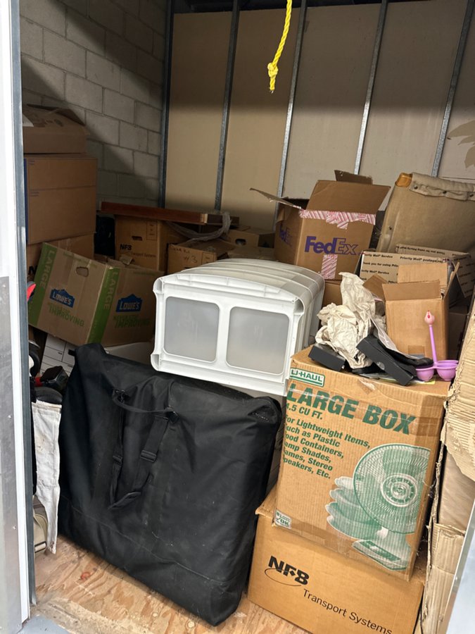 10 x 10 storage unit in Irvine, CA