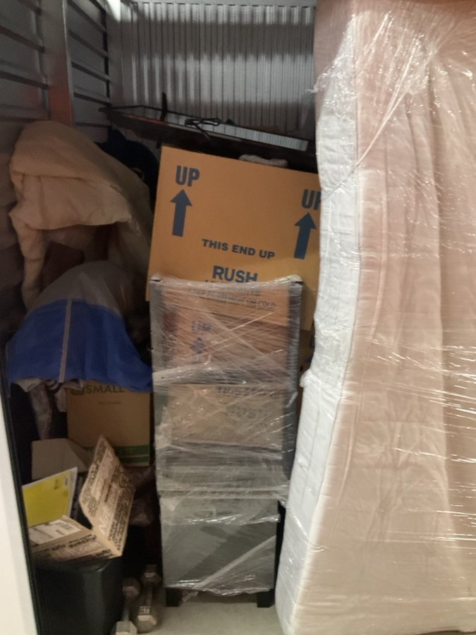 10 x 10 storage unit in Irvine, CA
