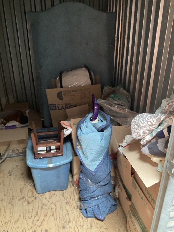 10 x 15 storage unit in Laguna Hills, CA