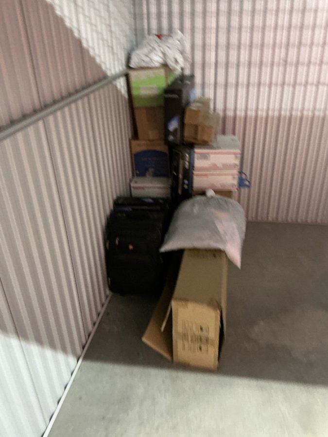 10 x 10 storage unit in Alexandria, VA