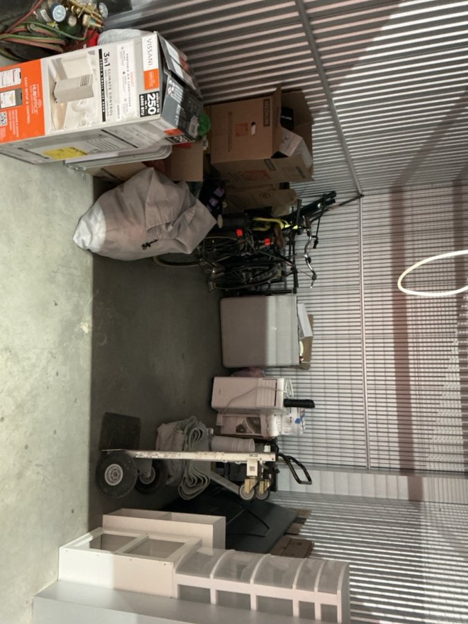 10 x 15 storage unit in Alexandria, VA