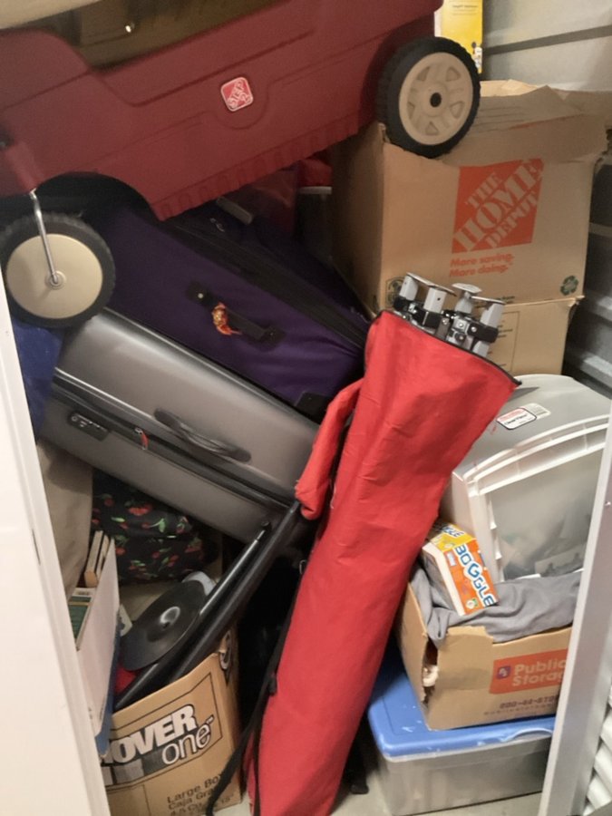 5 x 5 storage unit in Irvine, CA