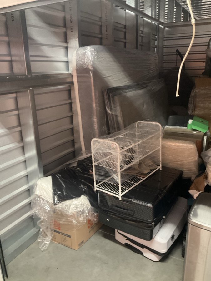10 x 15 storage unit in Irvine, CA