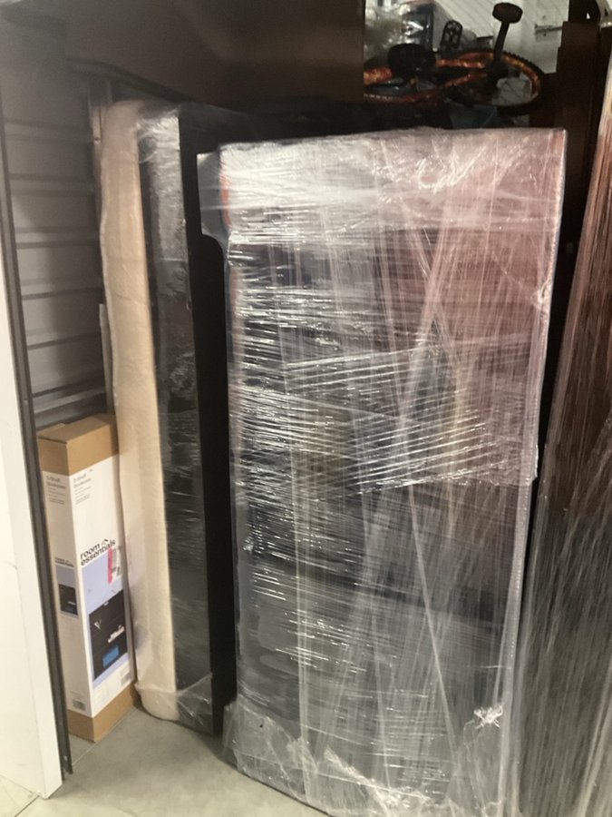 10 x 10 storage unit in Irvine, CA
